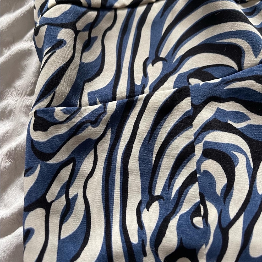Patterned Envy Top - Picture 2 of 5